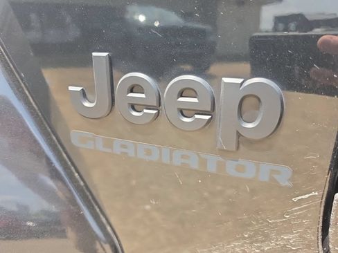 Used 2021 Jeep Gladiator Mojave AWD/4WD image 16