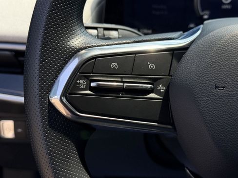 Used 2024 Honda Prologue EX image 19