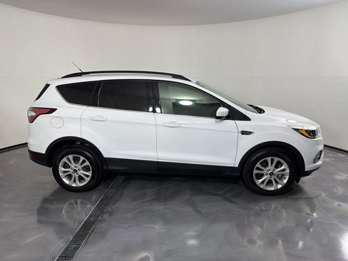 Used 2018 Ford Escape SE FWD image 4
