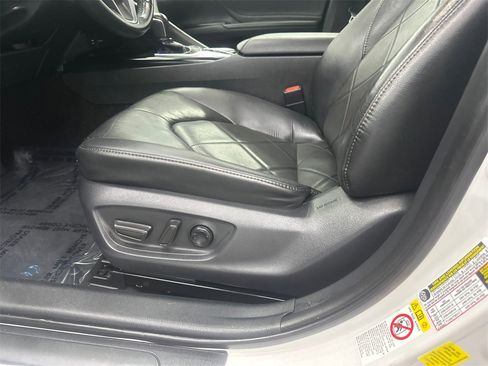 Used 2018 Toyota Camry XLE image 10