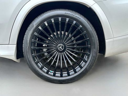Used 2025 Mercedes-Benz Maybach GLS 600 4MATIC image 33