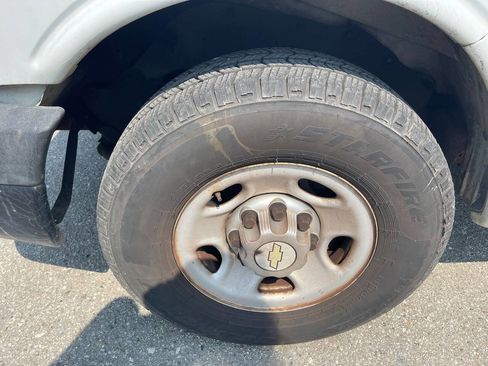 Used 2012 Chevrolet Express 3500 image 9