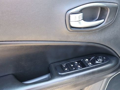 Used 2020 Jeep Compass Latitude FWD image 37