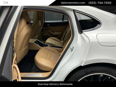 Used 2018 Porsche Panamera 4 image 20