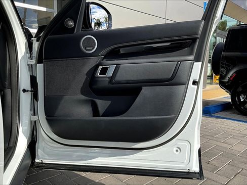 Used 2023 Land Rover Discovery S R-Dynamic image 24