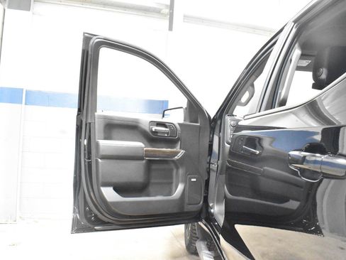 Used 2021 Chevrolet Silverado 1500 LT Trail Boss w/ Convenience Package II AWD/4WD image 9