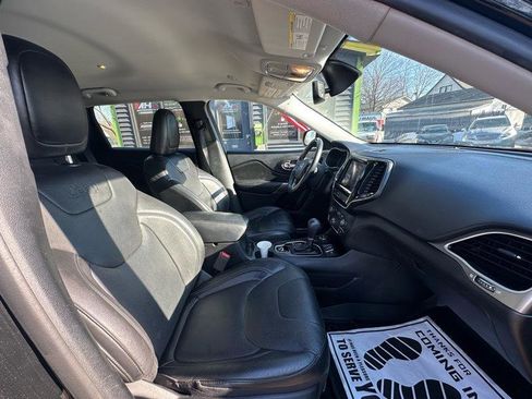 Used 2020 Jeep Cherokee Limited image 18