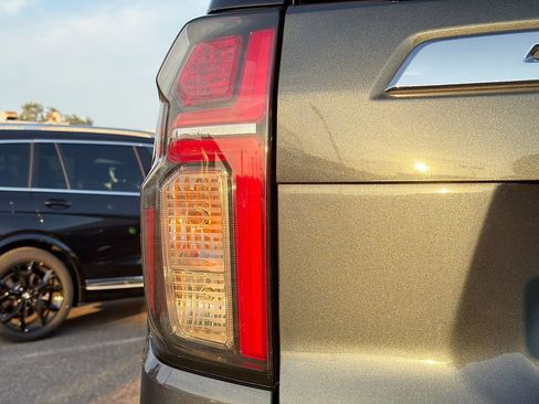 Used 2021 Chevrolet Tahoe Premier w/ Premium Package image 10