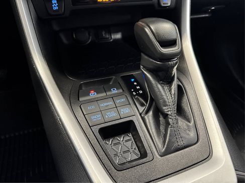 Used 2022 Toyota RAV4 XLE AWD/4WD image 19