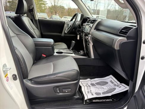 Used 2019 Toyota 4Runner SR5 Premium image 16