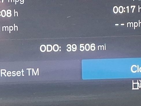 Used 2023 Volvo XC60 B5 Plus image 23