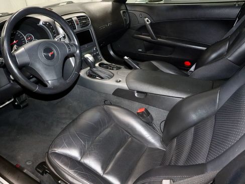 Used 2007 Chevrolet Corvette Coupe w/ Preferred Equipment Group RWD image 18