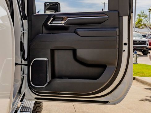 Used 2025 GMC Sierra 2500 SLT w/ SLT Convenience Package image 37