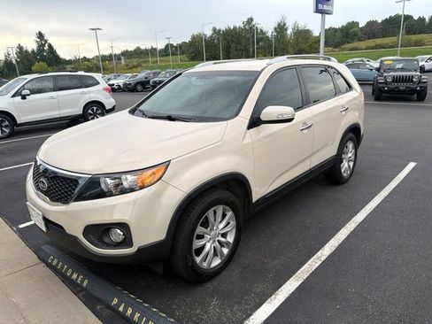 Used 2011 Kia Sorento LX w/ Convenience Pkg FWD image 1