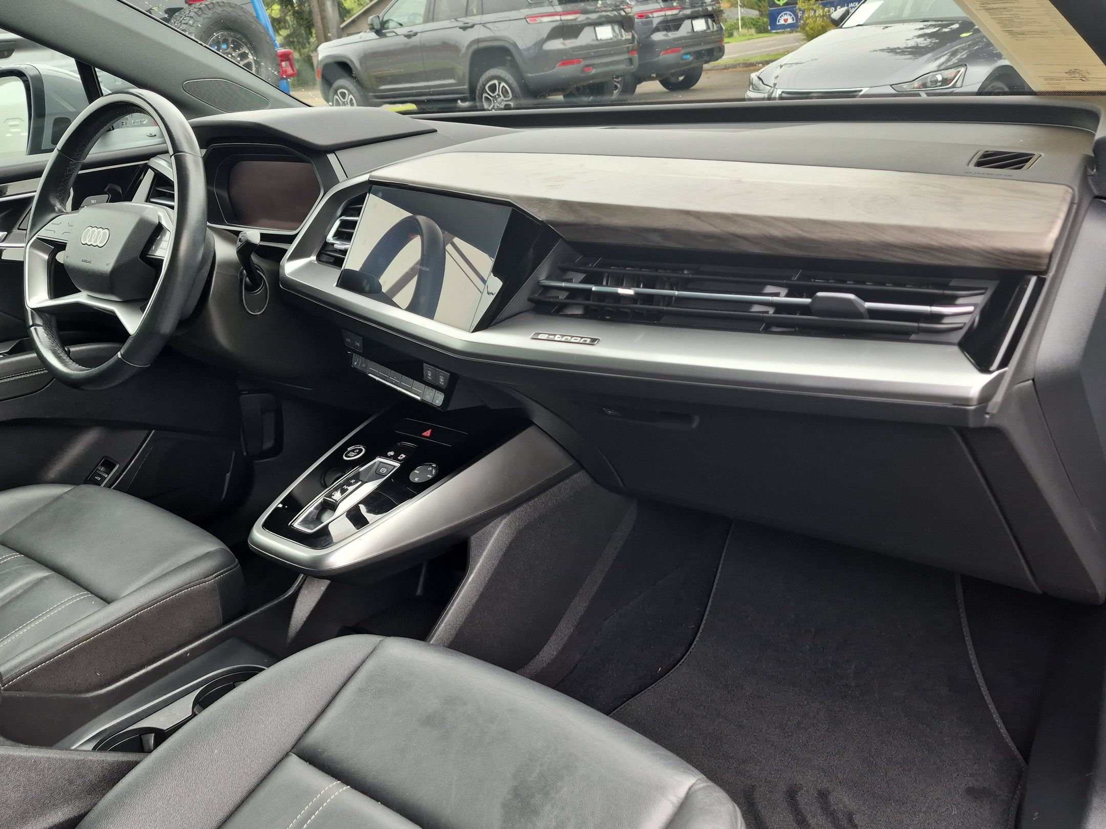 Used 2023 Audi Q4 e-tron Premium w/ Convenience Package RWD image 29