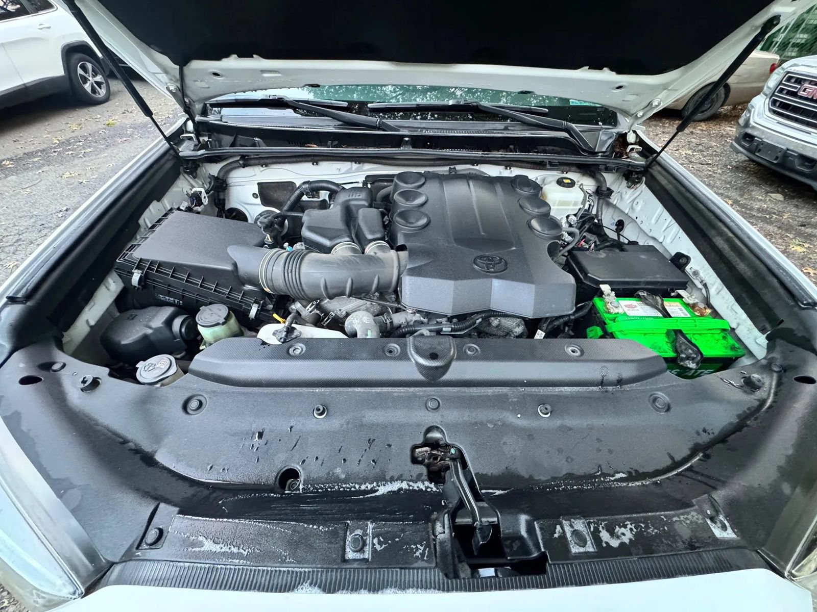 Used 2018 Toyota 4Runner SR5 AWD/4WD image 18