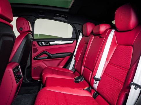 Certified 2023 Porsche Cayenne S image 17