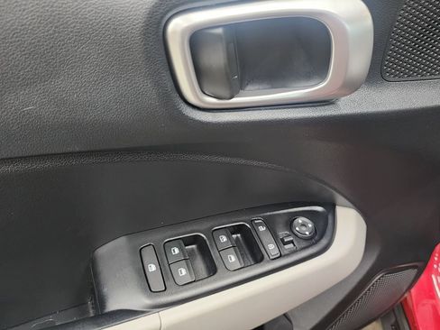 Used 2022 Hyundai Venue SEL w/ Cargo Package FWD image 10