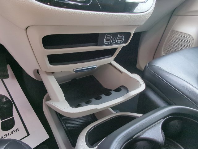 Used 2023 Chrysler Pacifica Touring-L FWD image 18