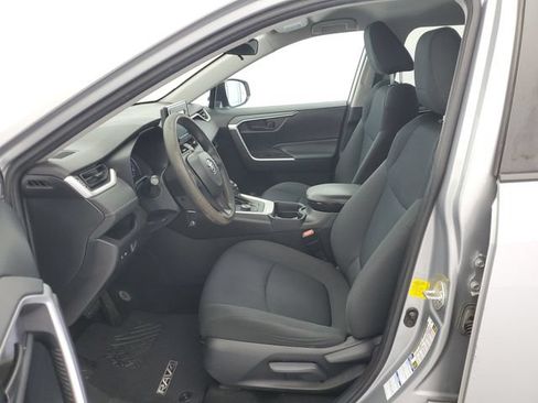Used 2019 Toyota RAV4 LE w/ Carpet Mat Package AWD/4WD image 18