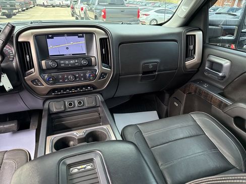 Used 2016 GMC Sierra 2500 Denali w/ Duramax Plus Package AWD/4WD image 11