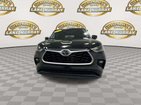 Used 2023 Toyota Highlander LE FWD image 6