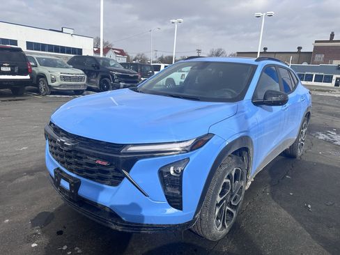 Used 2024 Chevrolet Trax RS w/ Sunroof Package image 3