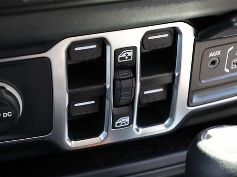 New 2025 Jeep Gladiator Sport image 21