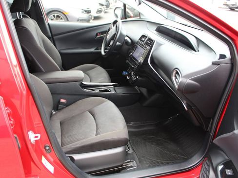 Used 2020 Toyota Prius Prime LE FWD image 10