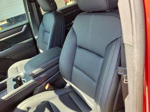 Used 2024 GMC Acadia Elevation image 16