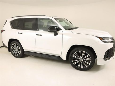 New 2026 Lexus LX 700h Luxury image 5