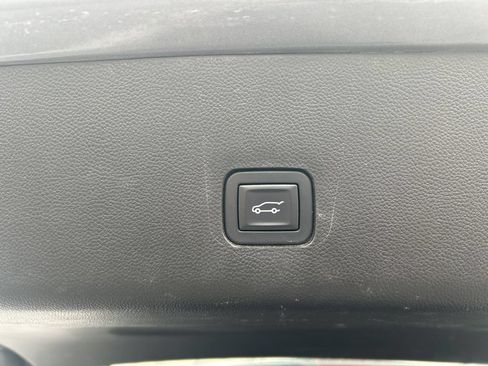Used 2018 Chevrolet Traverse LT w/ LPO, Floor Liner Package AWD/4WD image 17