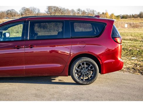 Used 2020 Chrysler Pacifica Touring-L w/ Advanced Safetytec Group image 41