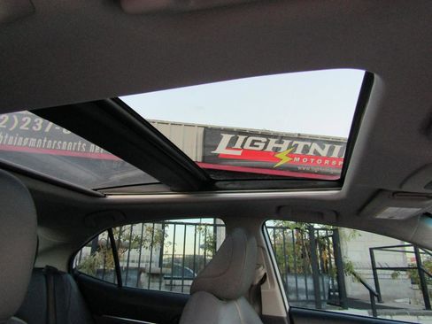 Used 2019 Toyota Camry XLE image 8