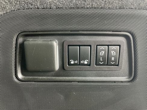 Used 2023 Cadillac Escalade Premium Luxury image 41