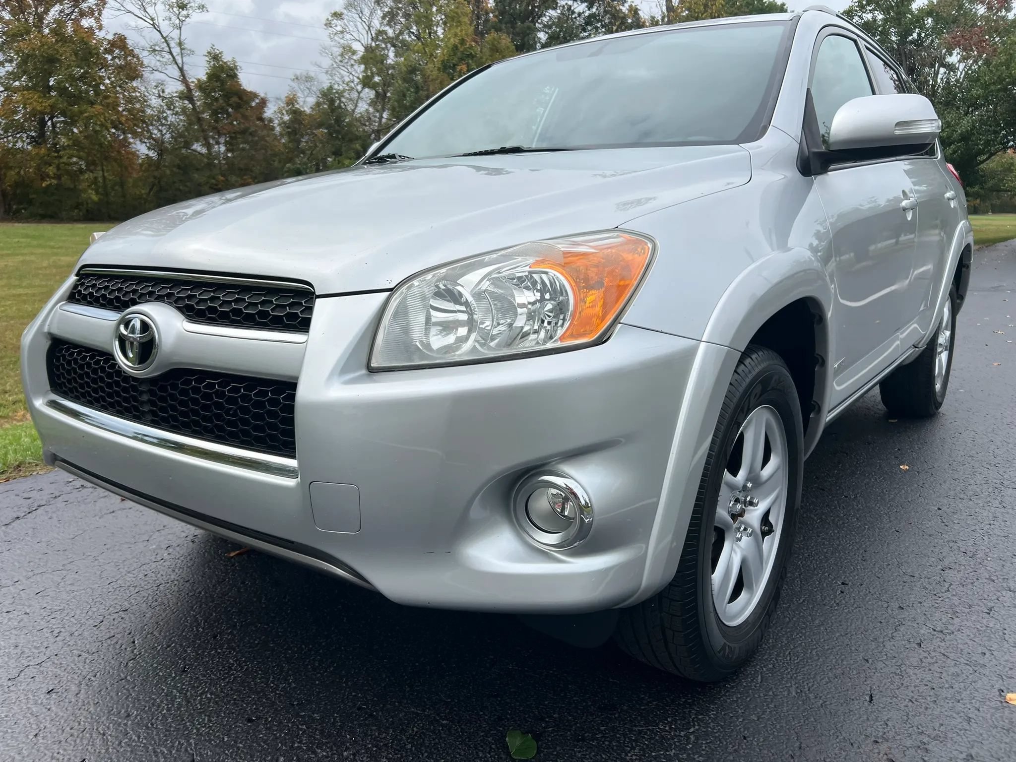 Used 2010 Toyota RAV4 Limited AWD/4WD image 1