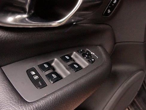 Used 2022 Volvo XC90 T6 Momentum w/ Advanced Package image 28