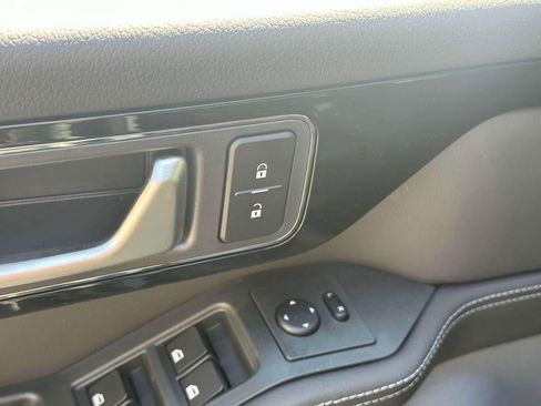 Used 2025 INEOS Grenadier Fieldmaster Edition image 17