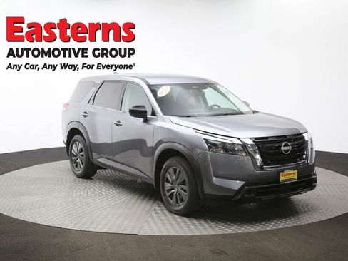 Used 2024 Nissan Pathfinder S image 49
