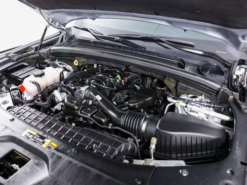 Used 2023 Jeep Grand Cherokee L Laredo image 14