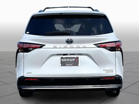 Used 2022 Toyota Sienna Platinum image 5