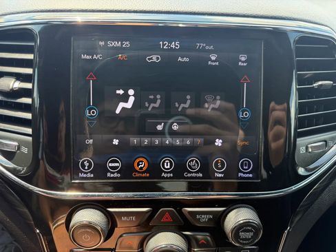 Used 2019 Jeep Grand Cherokee Laredo AWD/4WD image 22