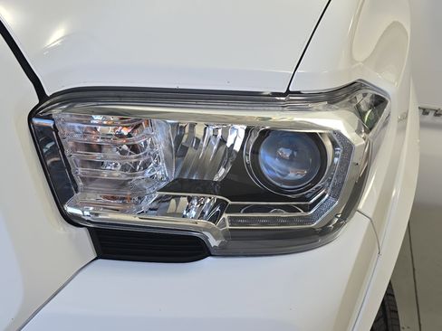 Used 2022 Toyota Tacoma TRD Sport image 29