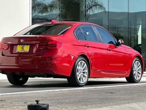 Used 2016 BMW 320i xDrive Sedan AWD/4WD image 3
