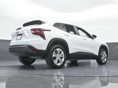 Used 2025 Chevrolet Trax LS FWD image 52