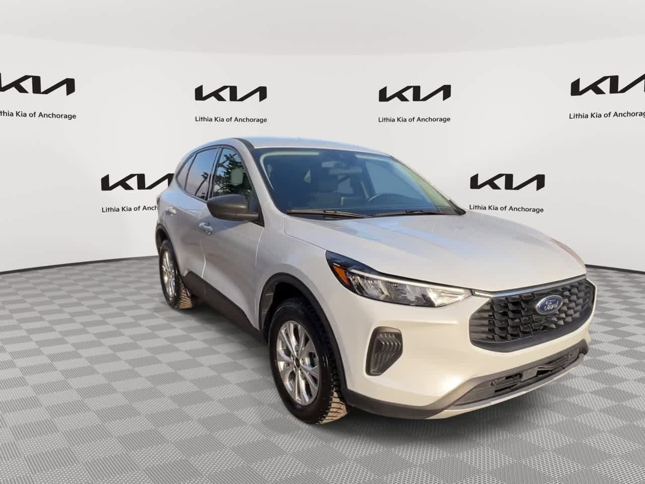 Used 2025 Ford Escape Active AWD/4WD image 2