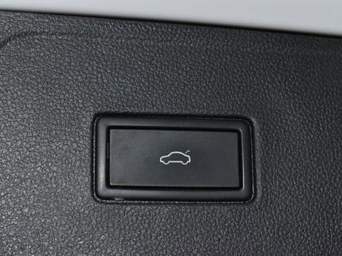 Used 2021 Volkswagen Atlas SE image 38