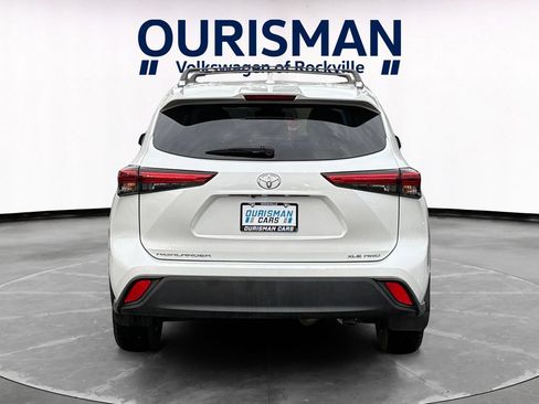 Used 2023 Toyota Highlander XLE AWD/4WD image 5