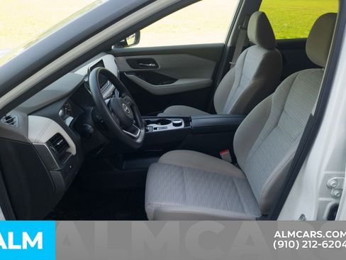 Used 2023 Nissan Rogue SV AWD/4WD image 9