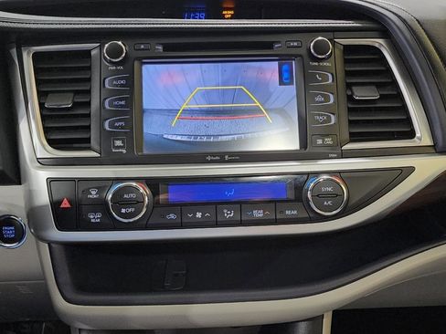 Used 2015 Toyota Highlander Limited w/ Driver Technology Package AWD/4WD image 18